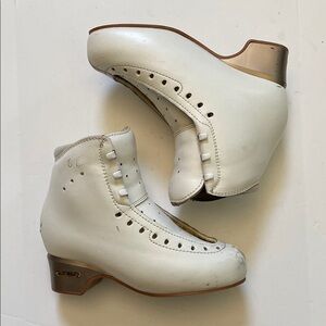 Edea Overture 235 Boots ⭐️